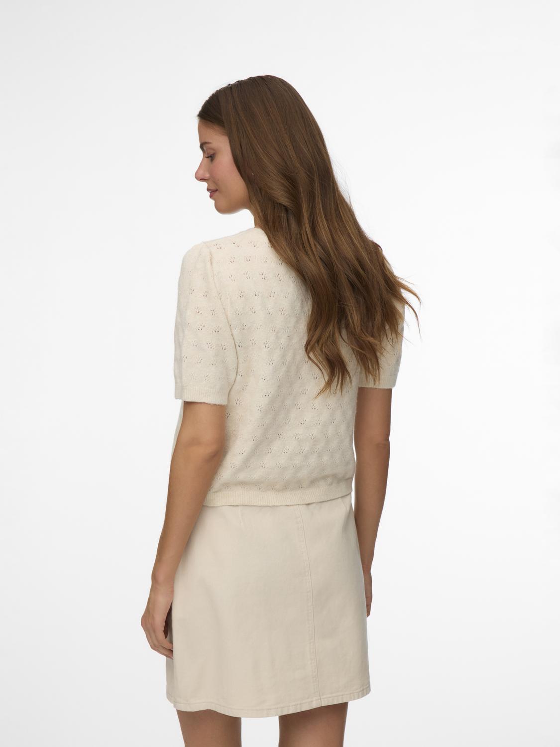 model_shot-back